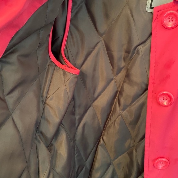 Adorable hot pink raincoat with removable lining - Picture 6 of 7